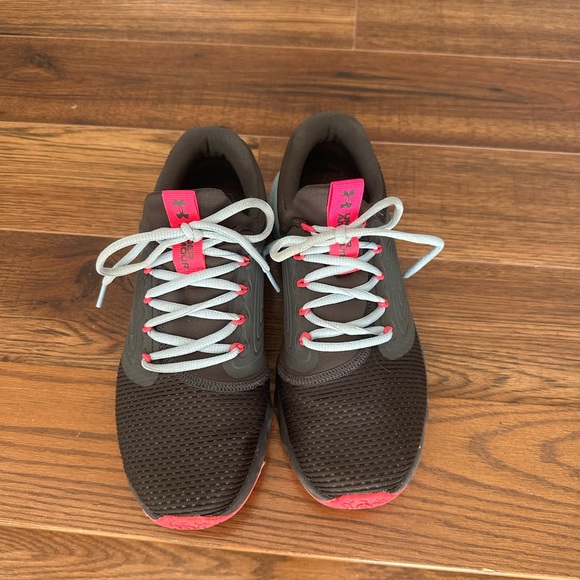Under armour running shoes - Picture 2 of 3